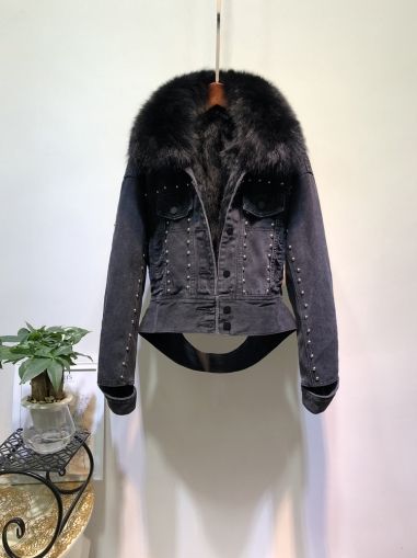 Дамско късо дънково яке с капси заешка кожа  яка естествен косъм