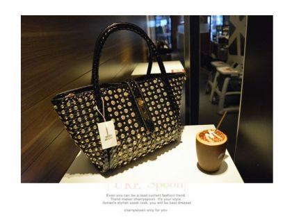 Дамска чанта с кристални камъни