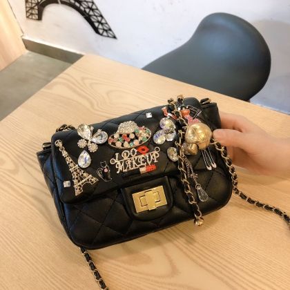 Малка черна дамска чанта апликации с кристални камъни