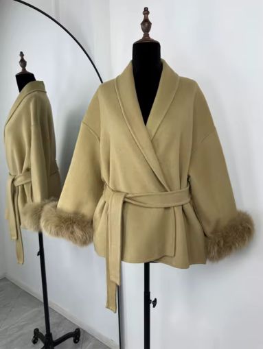 Палто с яка и ръкави естествен косъм лисица