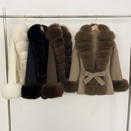 Зимно вълнено палто с яка от естествен косъм лисица