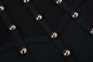 Бандажна рокля Herve Leger с високо деколте и капси