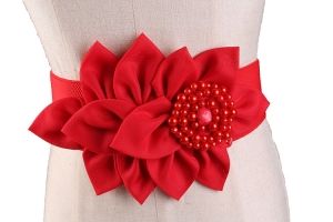 Елегантен широк ластичен колан с голямо цвете с мъниста