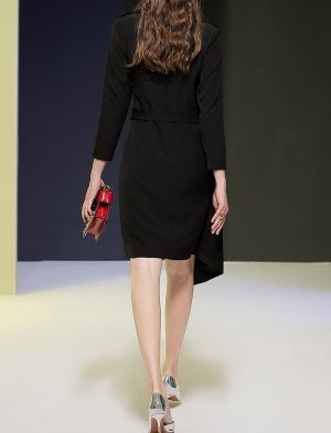 Модна дамска рокля с права яка бродиран златен феникс