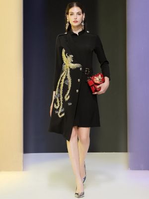 Модна дамска рокля с права яка бродиран златен феникс