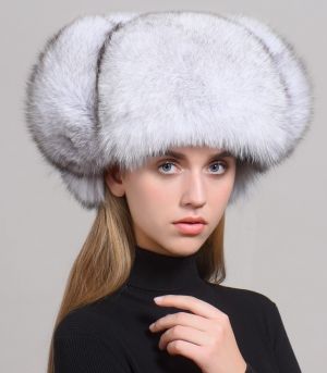 Зимна дамска шапка цялата от естествен дълъг косъм лисица