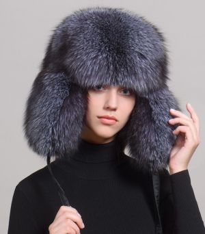 Зимна дамска шапка цялата от естествен дълъг косъм лисица