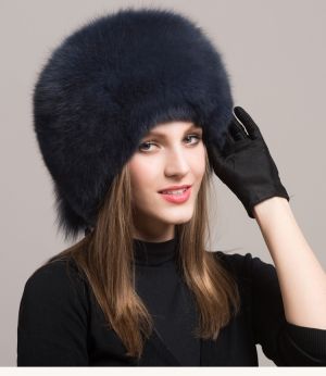 Зимна дамска шапка цялата от естествен дълъг косъм лисица