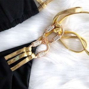 Секси бански с златисти акценти 