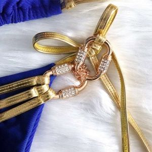 Секси бански с златисти акценти 