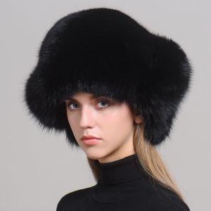 Зимна дамска шапка цялата от естествен косъм лисица