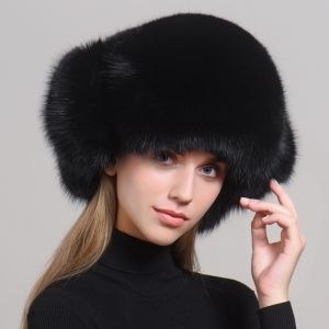 Зимна дамска шапка цялата от естествен косъм лисица