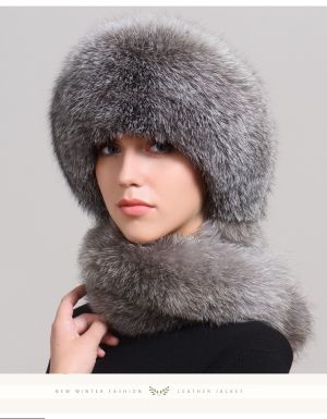 Зимна дамска шапка цялата от естествен дълъг косъм лисица