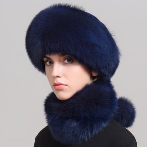 Зимна дамска шапка цялата от естествен дълъг косъм лисица