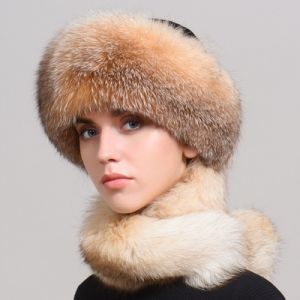 Зимна дамска шапка цялата от естествен дълъг косъм лисица