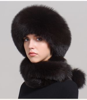 Зимна дамска шапка цялата от естествен дълъг косъм лисица