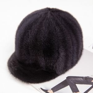 Зимна дамска шапка цялата от естествен дълъг косъм норка