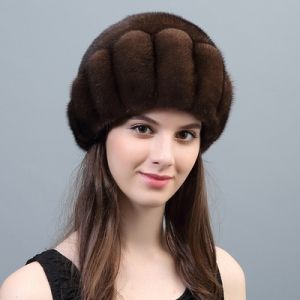 Зимна дамска шапка цялата от естествена кожа от норка