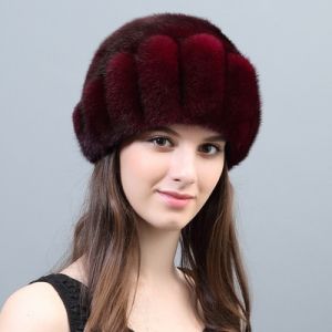 Зимна дамска шапка цялата от естествена кожа от норка