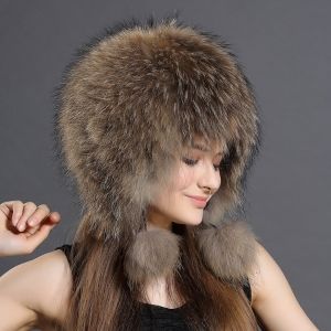 Зимна дамска шапка цялата от естествен дълъг косъм лисица