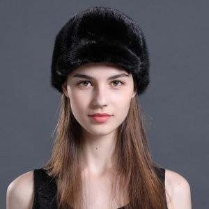 Зимна дамска шапка цялата от естествен дълъг косъм норка