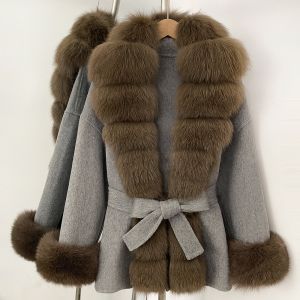 Зимно вълнено палто с яка от естествен косъм лисица