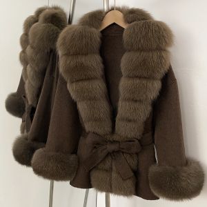 Зимно вълнено палто с яка от естествен косъм лисица