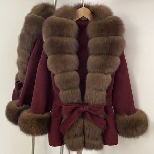 Зимно вълнено палто с яка от естествен косъм лисица