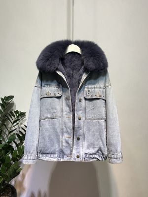 Дамско  дънково яке с капси, бродерии и ресни отзад със заешка кожа и яка лисица