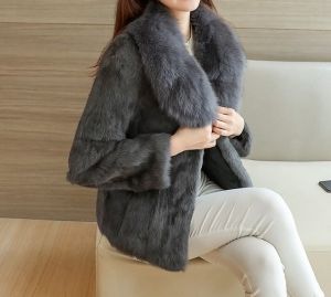 Дамско късо палто естествен косъм заек с яка лисица