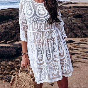 Къса свободна плажна рокля от дантела
