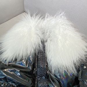 Дамско късо лъскаво яке с гъши пух с яка естествена вълна