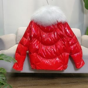 Дамско късо лъскаво яке с гъши пух с яка естествена вълна