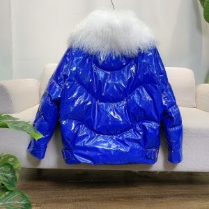 Дамско късо лъскаво яке с гъши пух с яка естествена вълна