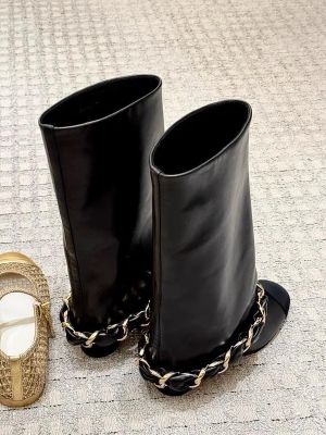 Ботуши със заоблен връх, дебел ток, без връзки, в черно