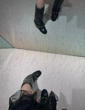 Ботуши със заоблен връх, дебел ток, без връзки, в черно