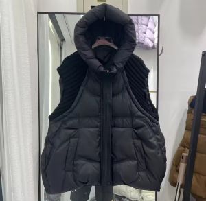 Дамски елек без ръкави с качулка