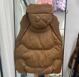 Дамски елек без ръкави с качулка