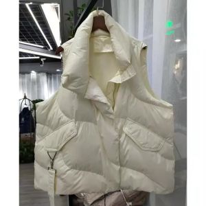 Дамска жилетка с яка без ръкави