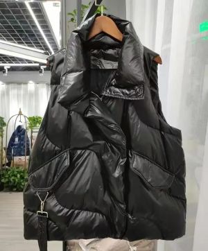 Дамска жилетка с яка без ръкави