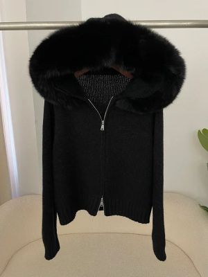 Дамска плетена жилетка с качулка и яка от естествен косъм лисица