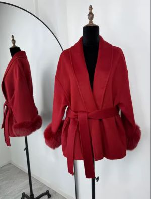 Палто с яка и ръкави естествен косъм лисица