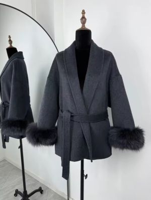 Палто с яка и ръкави естествен косъм лисица